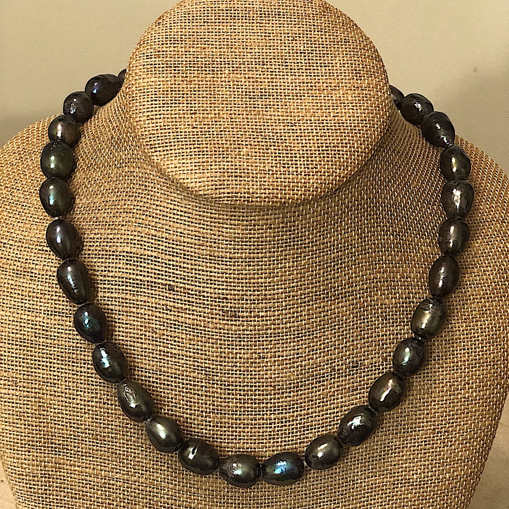Black Freshwater Pearl Necklace. 19 inches long plus a 2 inch extender.